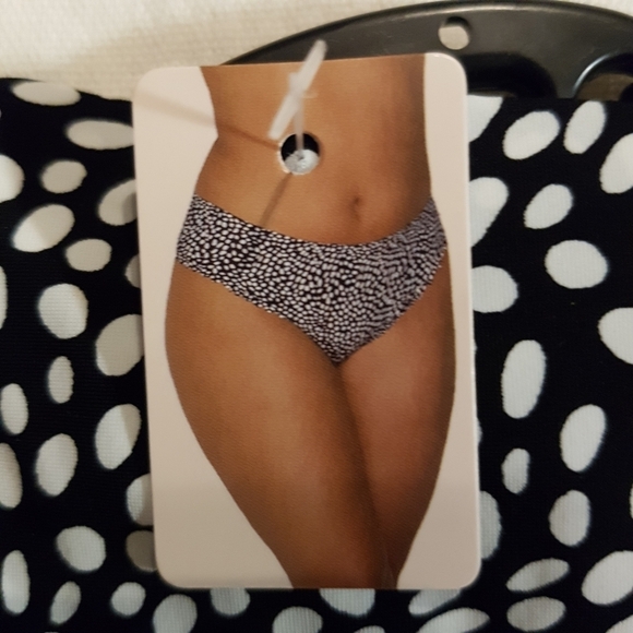 Secret Treasures women's size XXL or 20 scalloped no show Cheeky panties - Picture 2 of 4